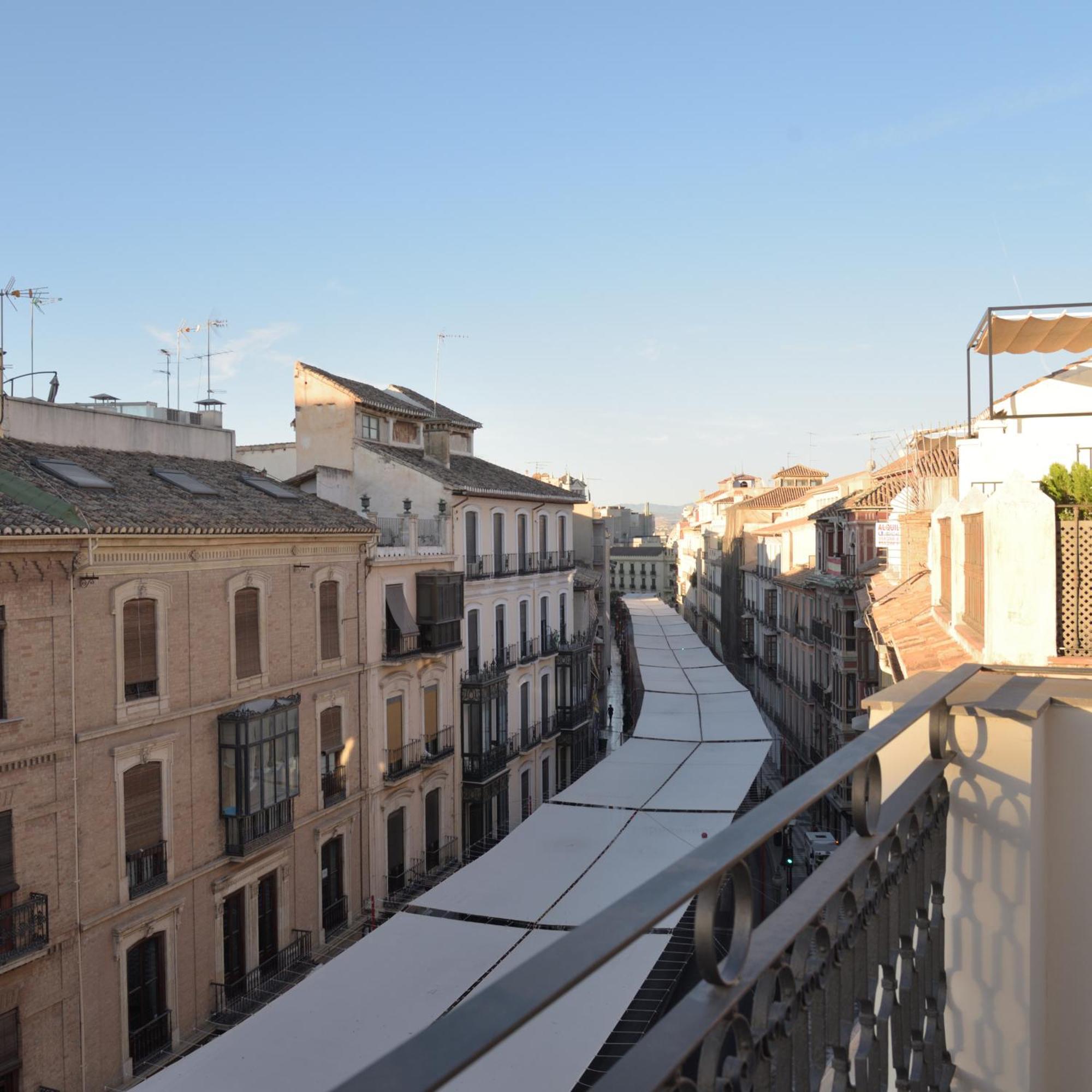 Patio De Sombra - Urban Suites Granada Bagian luar foto